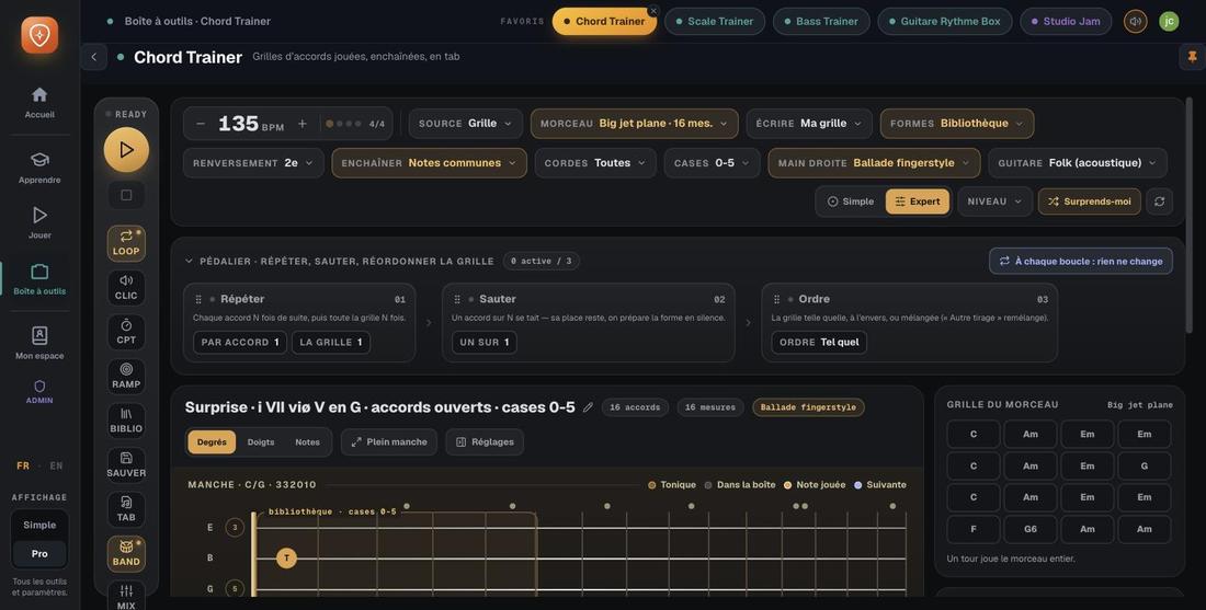 Chord Trainer de Guitar Master : une grille d'accords enchaînés par notes communes, avec le pédalier de répétition et le manche